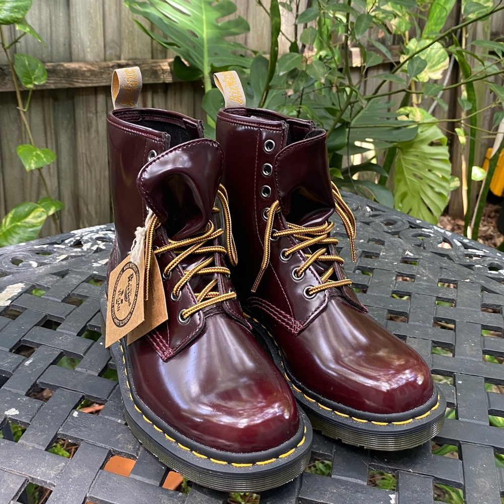 NWT Cherry red vegan 1460 doc martens size 7 womens